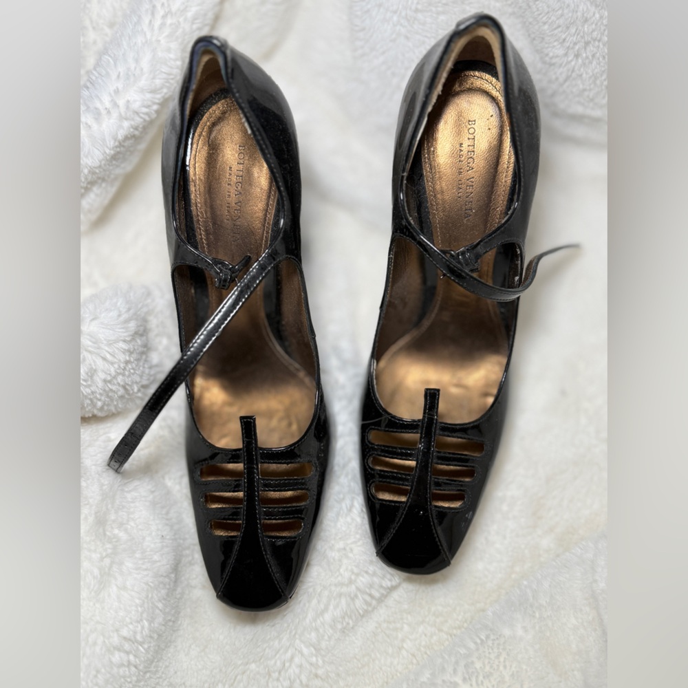 Bottega Veneta Patent Leather Cutout Accent D'Orsay Pumps